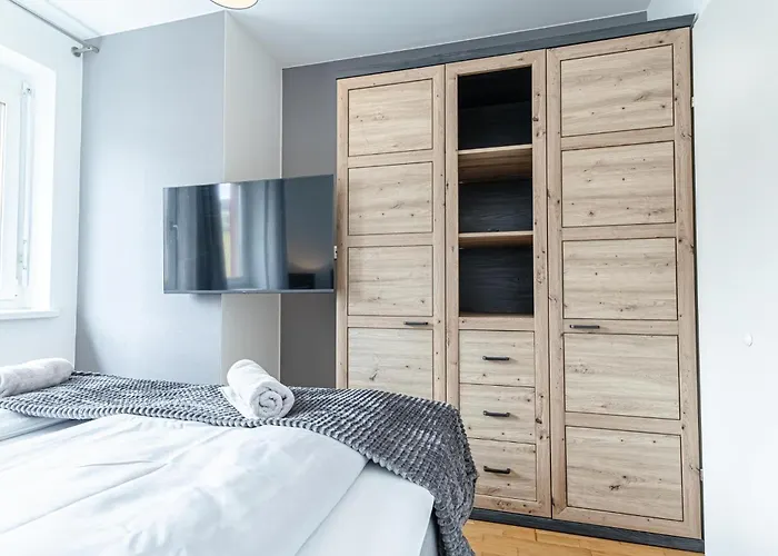 Chic & Comfortable 1br & 1lr * Vienna