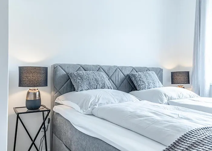 Chic & Comfortable 1br & 1lr Apartment