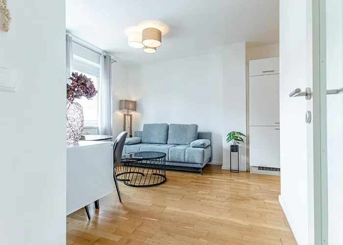 Chic & Comfortable 1br & 1lr Apartment *
