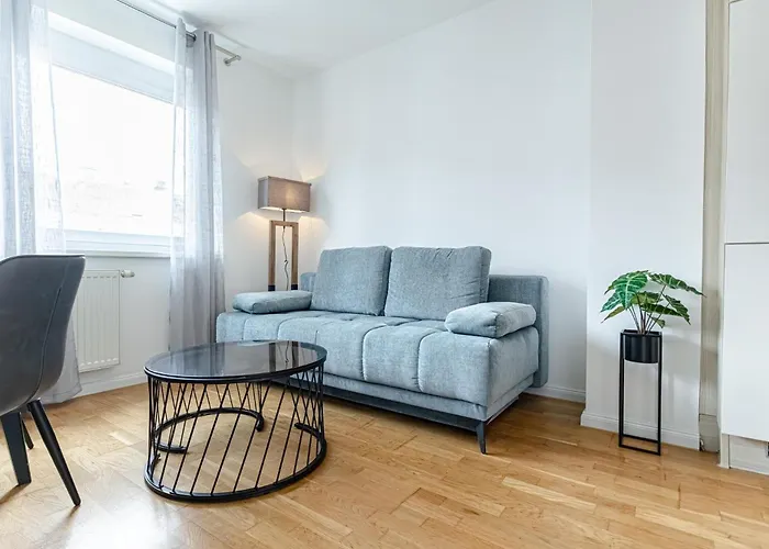 Chic & Comfortable 1br & 1lr Apartment *