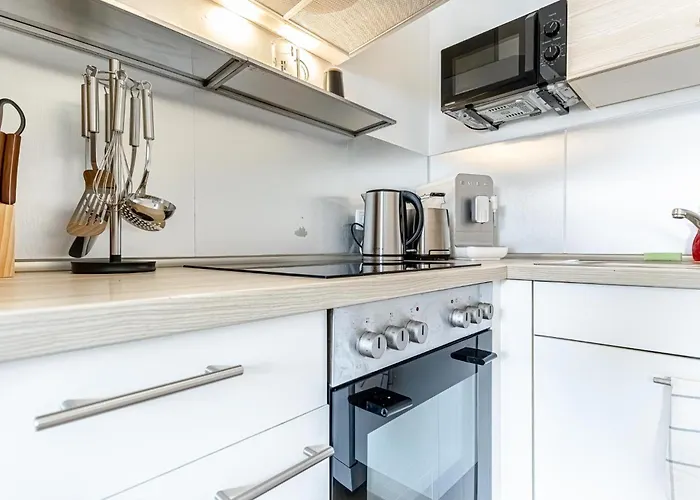 Chic & Comfortable 1br & 1lr *