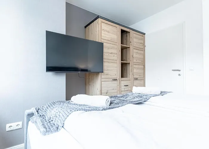 Chic & Comfortable 1br & 1lr *