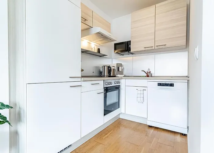 Chic & Comfortable 1br & 1lr Apartment
