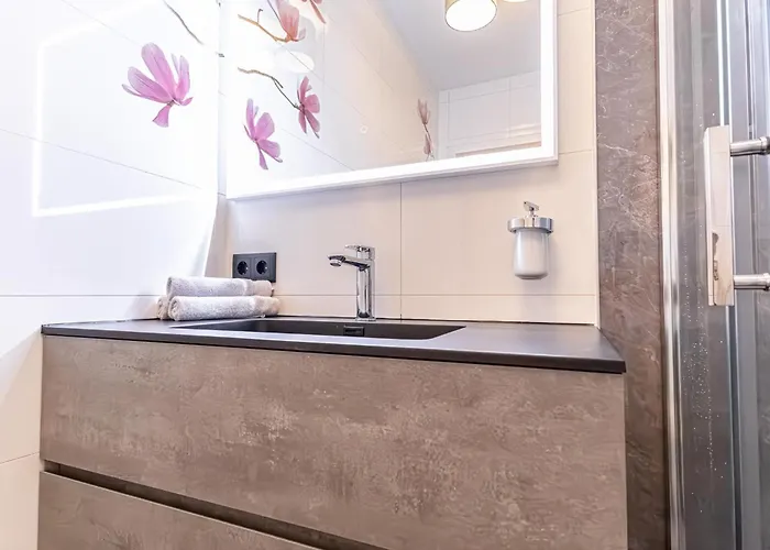 Chic & Comfortable 1br & 1lr * Vienna